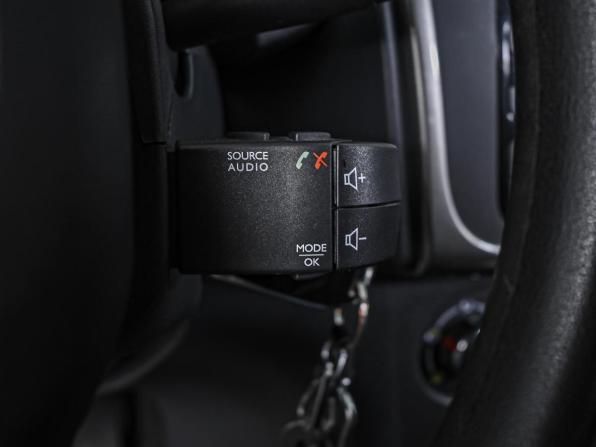 Renault Logan II Рестайлинг с пробегом 2021 года, цена 899 000 рублей, 72188 км, седан, Автокод Объявления