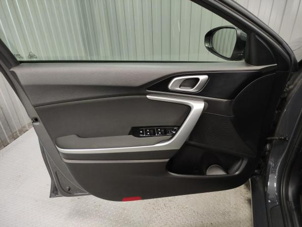 Kia Ceed III Рестайлинг с пробегом 2022 года, цена 2 100 000 рублей, 51600 км, хэтчбек, Автокод Объявления