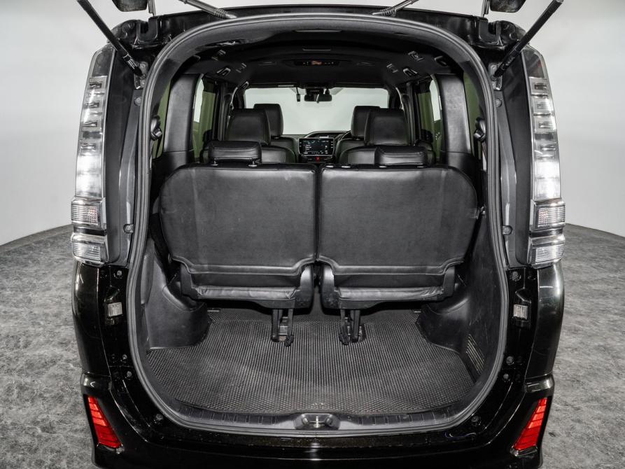 Toyota Voxy III (R80) Рестайлинг Иркутск  - изображение 16