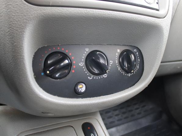 Renault Symbol I Рестайлинг с пробегом 2004 года, цена 129 000 рублей, 262911 км, седан, Автокод Объявления