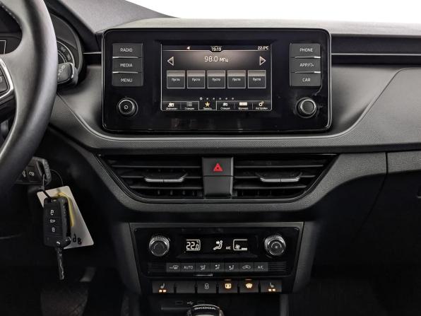 Skoda Rapid II с пробегом 2022 года, цена 1 740 000 рублей, 50751 км, лифтбек, Автокод Объявления