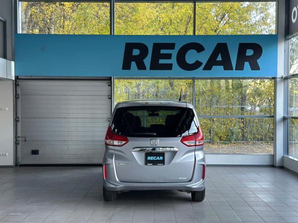 Honda Freed II с пробегом 2017 года, цена 1 460 000 рублей, 117216 км, компактвэн, Автокод Объявления