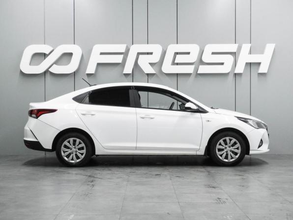 Hyundai Solaris II Рестайлинг с пробегом 2022 года, цена 1 499 000 рублей, 111568 км, седан, Автокод Объявления