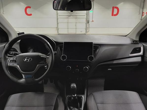 Hyundai Solaris II с пробегом 2018 года, цена 1 050 000 рублей, 177349 км, седан, Автокод Объявления