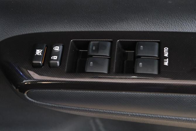 Toyota Wish II Рестайлинг с пробегом 2012 года, цена 1 519 000 рублей, 109360 км, минивэн, Автокод Объявления