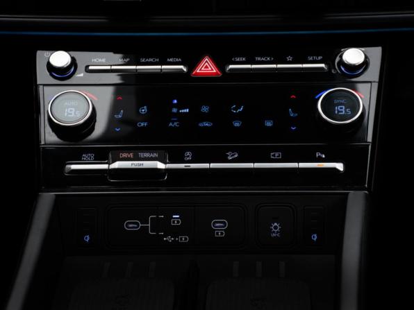 Hyundai Santa Fe V (MX5) с пробегом 2023 года, цена 4 690 000 рублей, 42102 км, внедорожник, Автокод Объявления