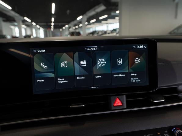 Kia Carnival IV Рестайлинг с пробегом 2025 года, цена 5 600 000 рублей, 12428 км, минивэн, Автокод Объявления