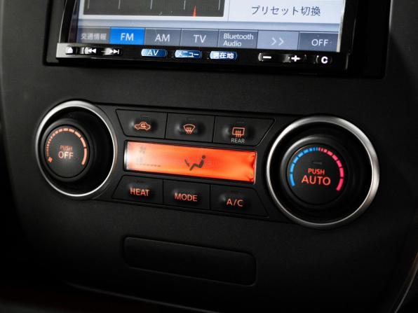 Nissan Leaf I (ZE0/AZE0) с пробегом 2012 года, цена 760 000 рублей, 82608 км, хэтчбек, Автокод Объявления