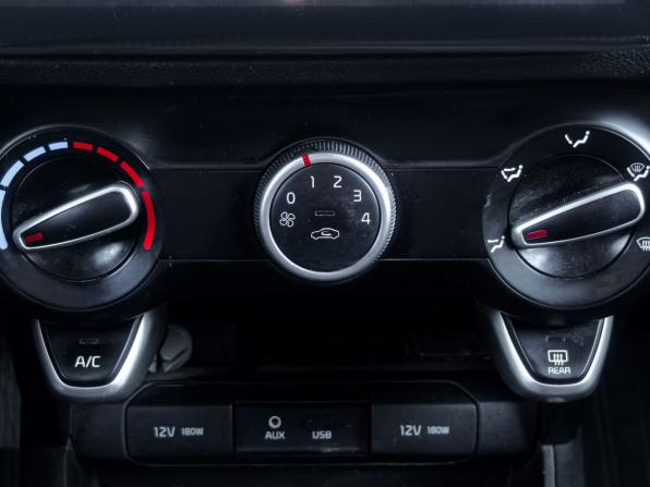 Kia Rio IV с пробегом 2018 года, цена 1 329 900 рублей, 129000 км, седан, Автокод Объявления
