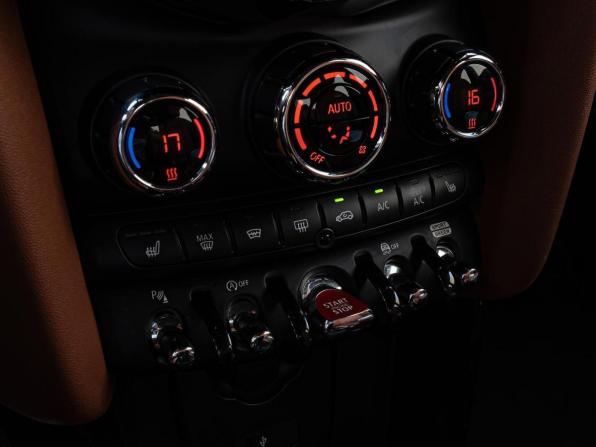 Mini Hatch III (F55/F56) Рестайлинг 2 с пробегом 2021 года, цена 2 795 000 рублей, 12126 км, хэтчбек, Автокод Объявления