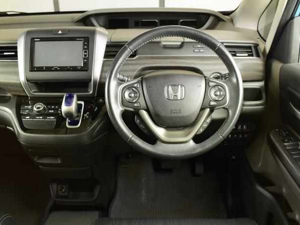 Honda Freed II с пробегом 2017 года, цена 1 299 999 рублей, 107032 км, компактвэн, Автокод Объявления