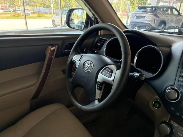 Toyota Highlander II (XU40) Рестайлинг с пробегом 2011 года, цена 1 725 000 рублей, 210000 км, внедорожник, Автокод Объявления