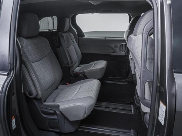 Toyota Sienna IV с пробегом 2021 года, цена 4 187 000 рублей, 81323 км, минивэн, Автокод Объявления