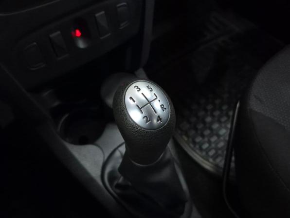 Renault Logan II с пробегом 2015 года, цена 720 000 рублей, 58340 км, седан, Автокод Объявления