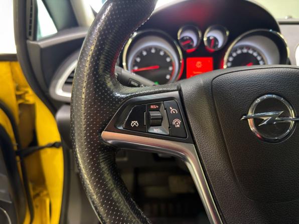 Opel Astra J Рестайлинг с пробегом 2013 года, цена 700 000 рублей, 175337 км, хэтчбек, Автокод Объявления