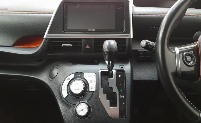 Toyota Sienta II с пробегом 2017 года, цена 1 199 000 рублей, 121546 км, минивэн, Автокод Объявления