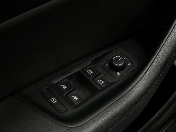 Volkswagen Passat B8 с пробегом 2019 года, цена 2 497 500 рублей, 55982 км, седан, Автокод Объявления