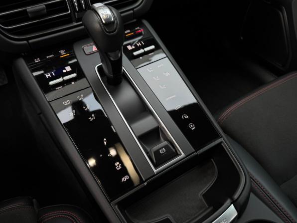 Porsche Macan I Рестайлинг 2 с пробегом 2023 года, цена 9 500 000 рублей, 9166 км, внедорожник, Автокод Объявления