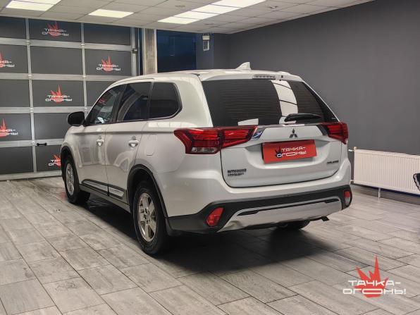 Mitsubishi Outlander III Рестайлинг 3 с пробегом 2018 года, цена 1 800 000 рублей, 135000 км, внедорожник, Автокод Объявления