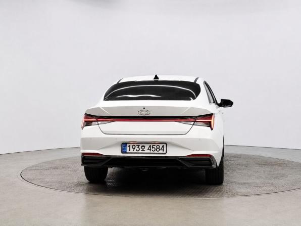 Hyundai Elantra VI (AD) Рестайлинг с пробегом 2021 года, цена 2 100 000 рублей, 50000 км, седан, Автокод Объявления