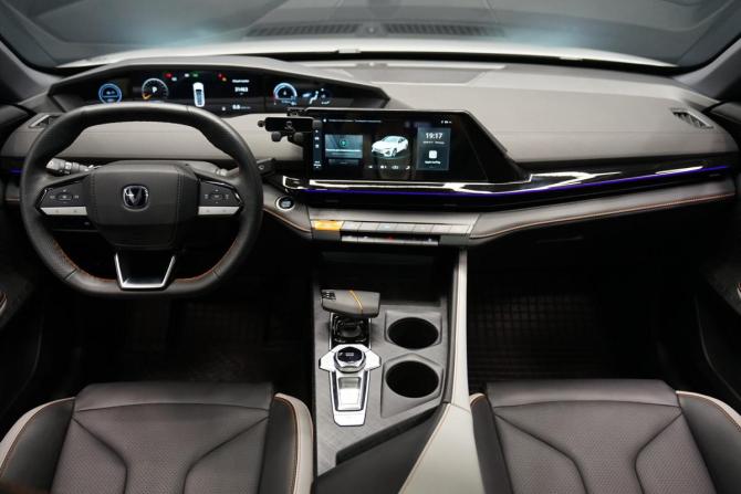 Changan UNI-V I с пробегом 2024 года, цена 2 470 000 рублей, 31000 км, лифтбек, Автокод Объявления
