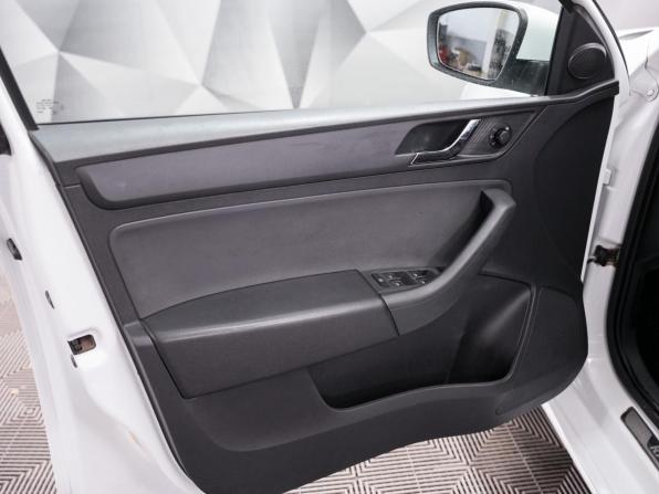Skoda Rapid I с пробегом 2014 года, цена 787 000 рублей, 225000 км, лифтбек, Автокод Объявления