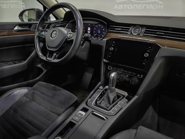 Volkswagen Passat B8 с пробегом 2017 года, цена 1 999 000 рублей, 280123 км, седан, Автокод Объявления