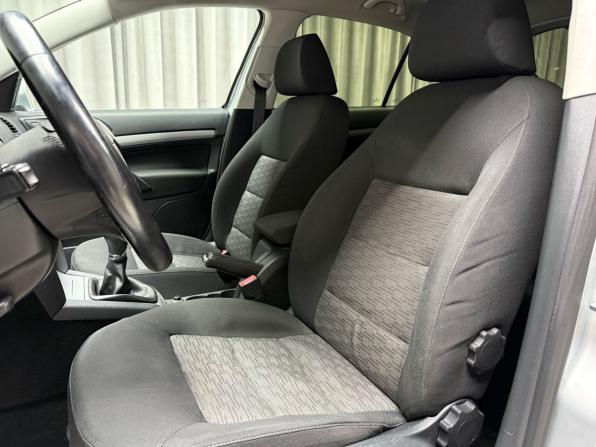 Skoda Octavia II (A5) Рестайлинг с пробегом 2013 года, цена 894 000 рублей, 172269 км, лифтбек, Автокод Объявления