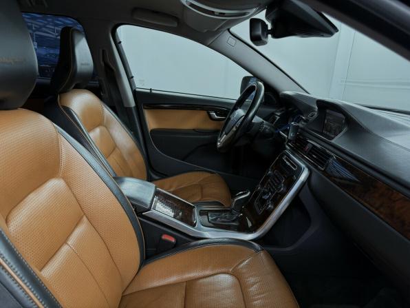 Volvo XC70 II Рестайлинг с пробегом 2013 года, цена 1 790 000 рублей, 267895 км, универсал, Автокод Объявления