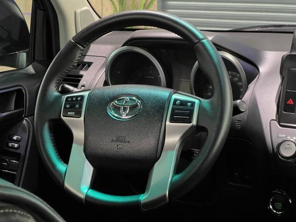 Toyota Land Cruiser Prado 150 Series Рестайлинг 1 с пробегом 2014 года, цена 3 120 000 рублей, 248960 км, внедорожник, Автокод Объявления