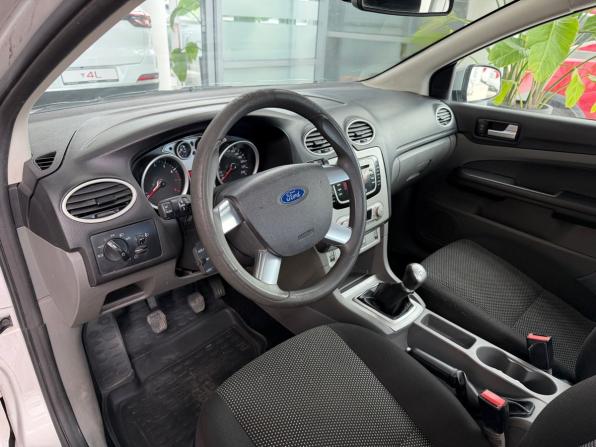 Ford Focus II Рестайлинг с пробегом 2010 года, цена 695 000 рублей, 185992 км, седан, Автокод Объявления