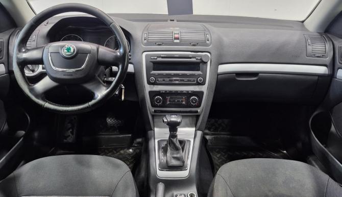 Skoda Octavia II (A5) Рестайлинг с пробегом 2012 года, цена 850 000 рублей, 177968 км, лифтбек, Автокод Объявления
