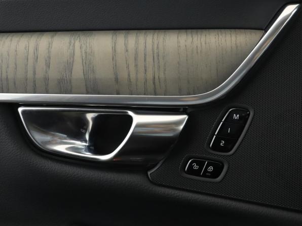 Volvo S90 II Рестайлинг с пробегом 2021 года, цена 3 399 000 рублей, 83441 км, седан, Автокод Объявления