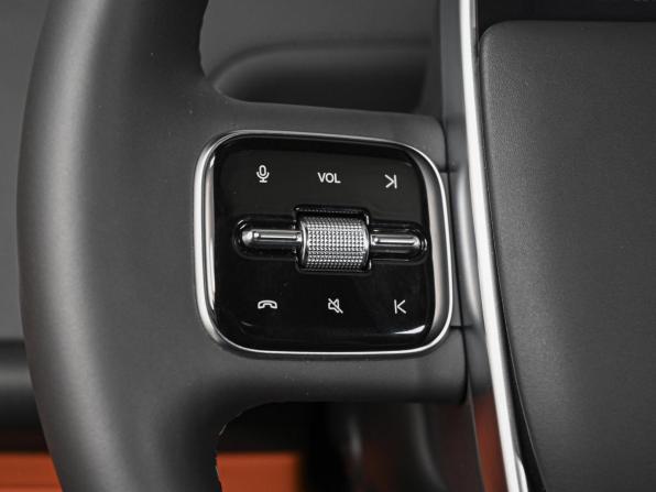 Li Auto (Lixiang) L7 I Рестайлинг с пробегом 2025 года, цена 7 800 000 рублей, 806 км, внедорожник, Автокод Объявления