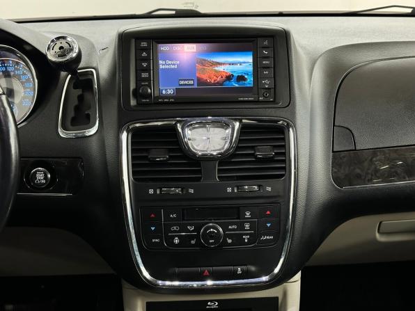 Chrysler Voyager V Рестайлинг с пробегом 2014 года, цена 1 280 000 рублей, 256190 км, минивэн, Автокод Объявления