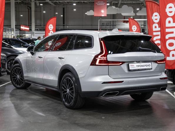 Volvo V60 Cross Country II с пробегом 2020 года, цена 3 549 898 рублей, 118075 км, универсал, Автокод Объявления