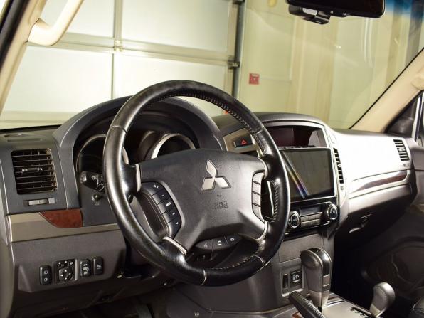 Mitsubishi Pajero IV Рестайлинг 2 с пробегом 2021 года, цена 4 685 995 рублей, 66021 км, внедорожник, Автокод Объявления