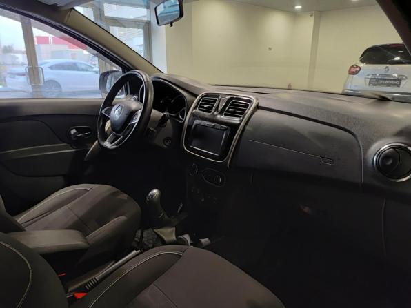 Renault Logan II Рестайлинг с пробегом 2019 года, цена 900 000 рублей, 185523 км, седан, Автокод Объявления