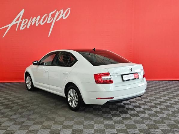 Skoda Octavia III (A7) Рестайлинг с пробегом 2017 года, цена 1 860 000 рублей, 148360 км, лифтбек, Автокод Объявления
