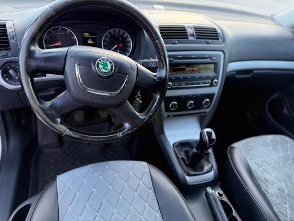 Skoda Octavia II (A5) Рестайлинг с пробегом 2012 года, цена 850 000 рублей, 140211 км, лифтбек, Автокод Объявления
