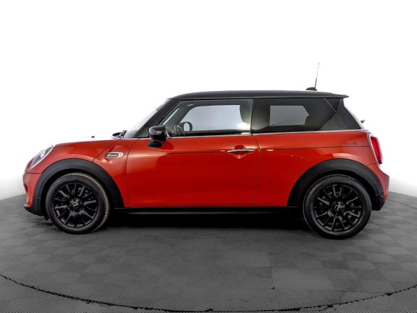 Mini Hatch III (F55/F56) Рестайлинг с пробегом 2021 года, цена 2 550 000 рублей, 66313 км, хэтчбек, Автокод Объявления