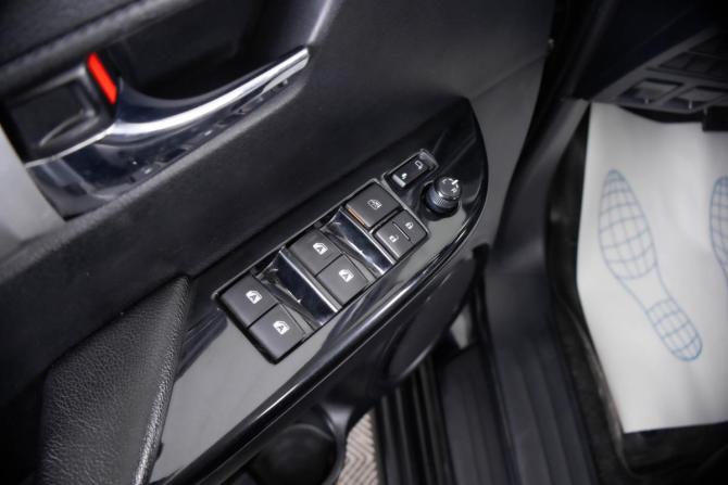 Toyota Hilux VIII с пробегом 2016 года, цена 3 299 000 рублей, 220145 км, offers.body_type.unknown, Автокод Объявления