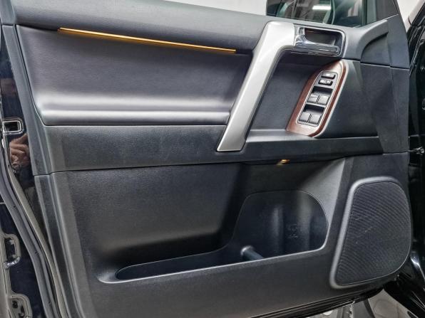 Toyota Land Cruiser Prado 150 Series Рестайлинг 1 с пробегом 2017 года, цена 4 005 000 рублей, 126112 км, внедорожник, Автокод Объявления