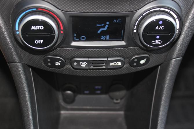 Hyundai Solaris I Рестайлинг с пробегом 2015 года, цена 997 000 рублей, 167125 км, хэтчбек, Автокод Объявления