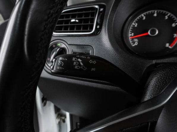 Volkswagen Polo V Рестайлинг с пробегом 2019 года, цена 1 299 000 рублей, 78182 км, седан, Автокод Объявления