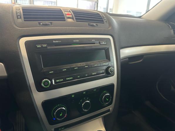 Skoda Octavia II (A5) Рестайлинг с пробегом 2011 года, цена 735 000 рублей, 183490 км, лифтбек, Автокод Объявления