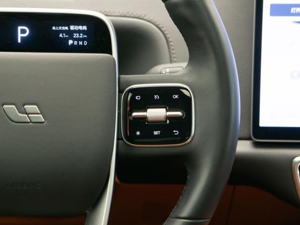 Li Auto (Lixiang) L7 I с пробегом 2023 года, цена 6 150 000 рублей, 26123 км, внедорожник, Автокод Объявления