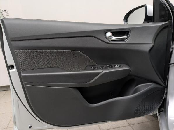 Hyundai Solaris II с пробегом 2019 года, цена 1 340 000 рублей, 130757 км, седан, Автокод Объявления