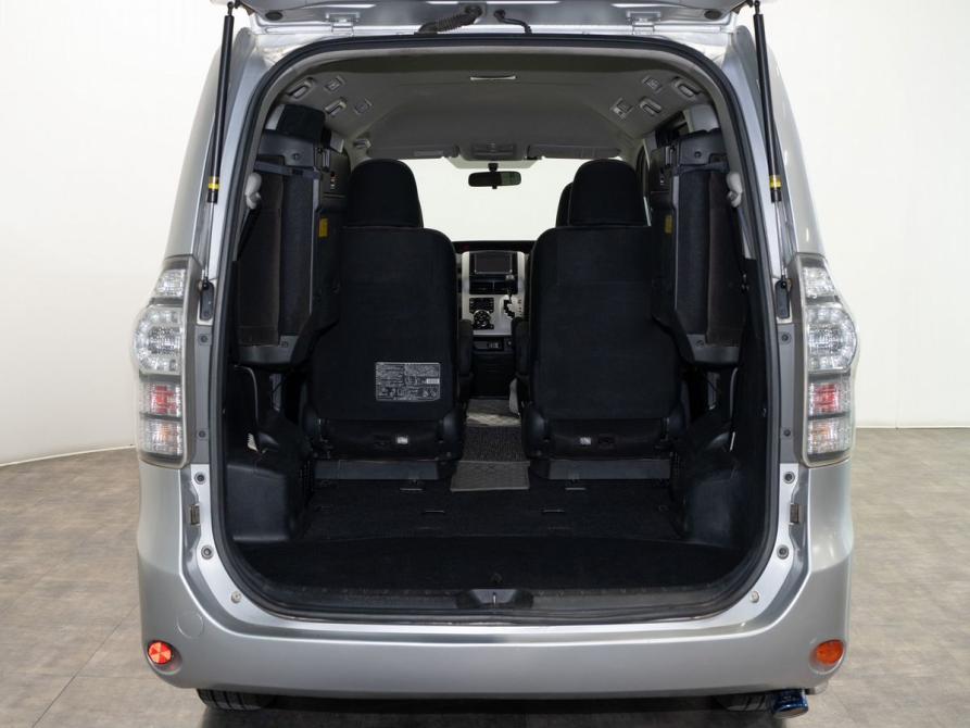 Toyota Voxy II (R70) Рестайлинг Чита  - изображение 16