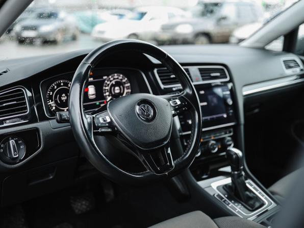 Volkswagen Golf VII Рестайлинг с пробегом 2018 года, цена 1 949 000 рублей, 133146 км, хэтчбек, Автокод Объявления